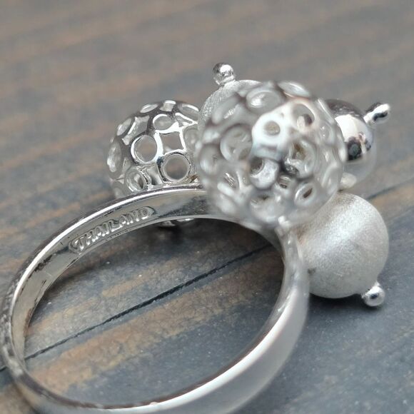 Elegant Silver Floral Ring - Picture 3 of 6